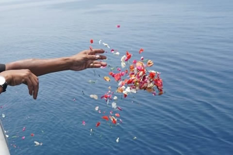 海が好きだった故人を見送った海洋散骨