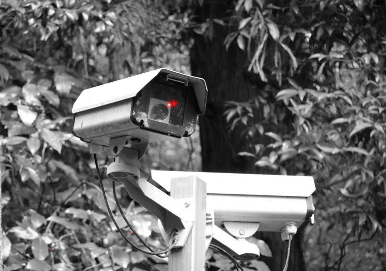 遺骨の不法投棄がバレる原因となる監視カメラ
