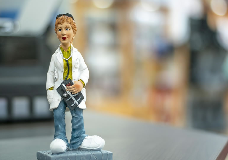 アニメ風の故人のフィギュア人形