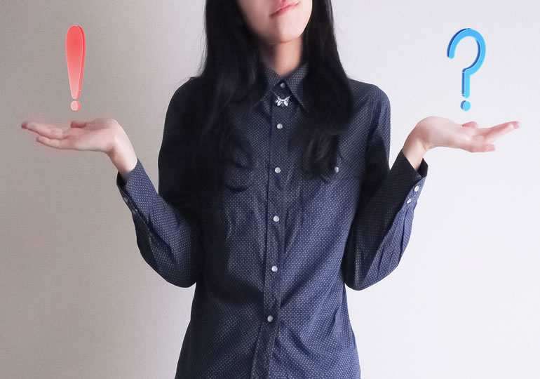 宗教にとらわれない葬儀について考える女性