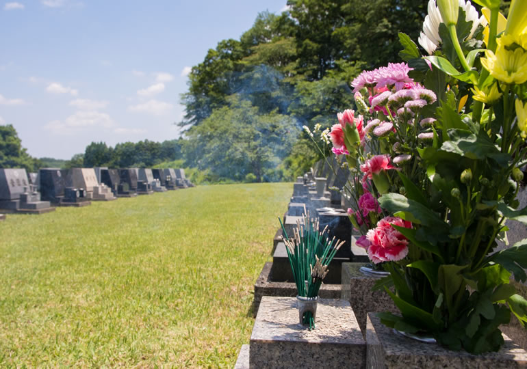 墓参りできれいになった墓石