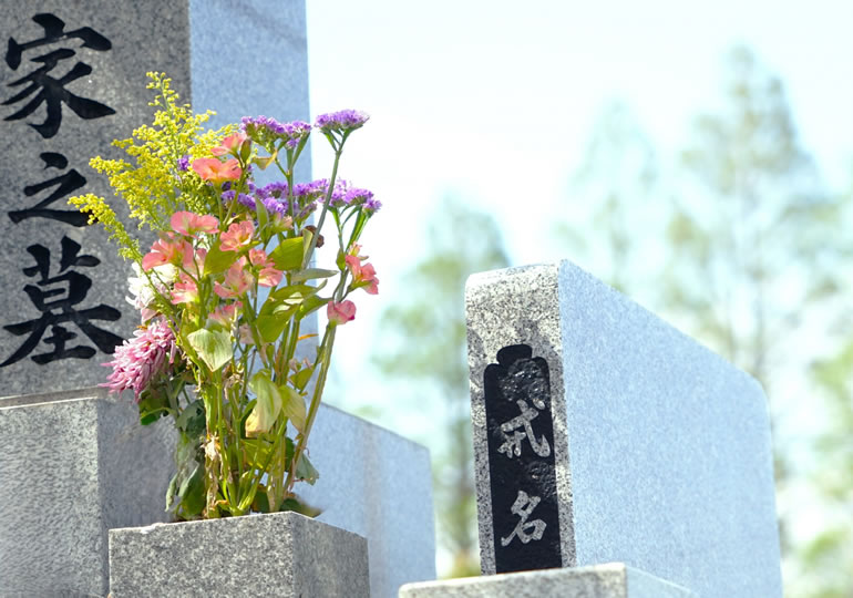 墓に刻まれた戒名