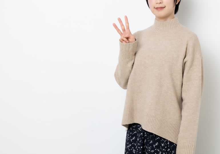 散骨業者のチェックポイントを説明する女性