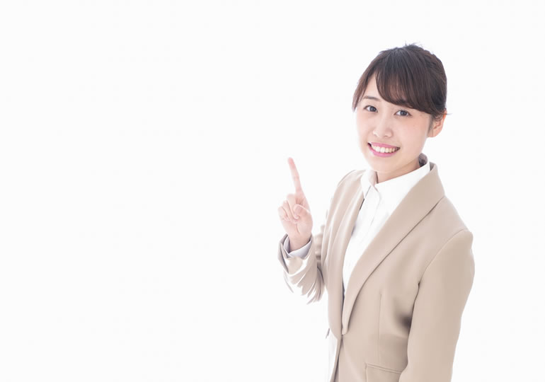 遺骨処分を解決して安堵している女性