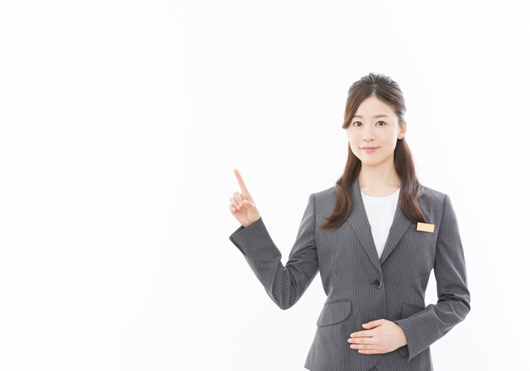 割引より安心が大切だと説明する女性