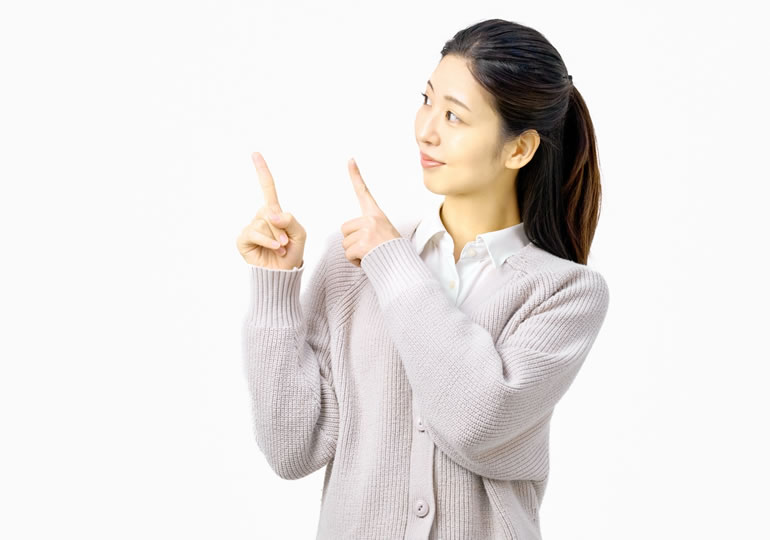 散骨業者の見極めを説明する女性