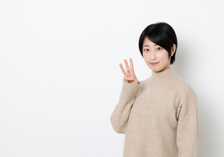 海洋散骨を検討する女性