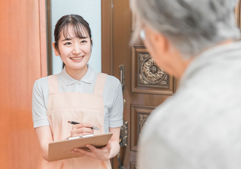 終身サポートスタッフの女性