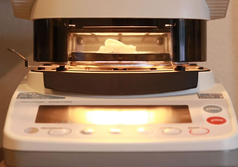 最新の機械で安全に粉骨