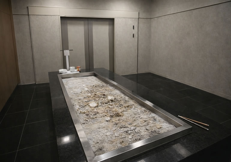 収骨場で残った残骨灰