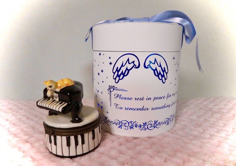 動物用の小さな骨壺