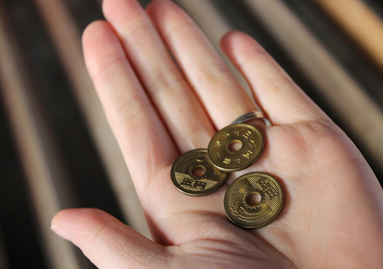 キャッシュレス決済にした賽銭箱