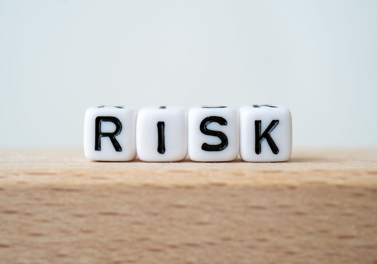 散骨場所のリスクを解説するボード