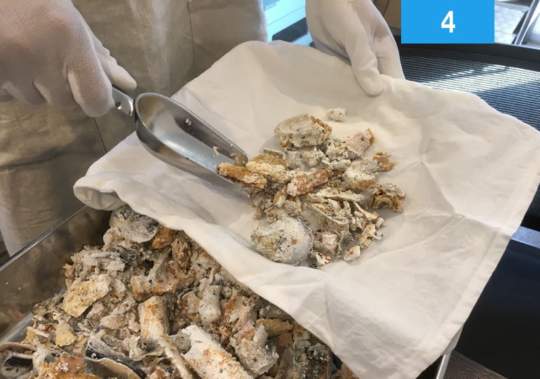 丁寧に粉骨します