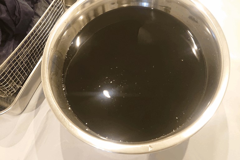 超音波洗浄して汚れた水を入れ替える画像